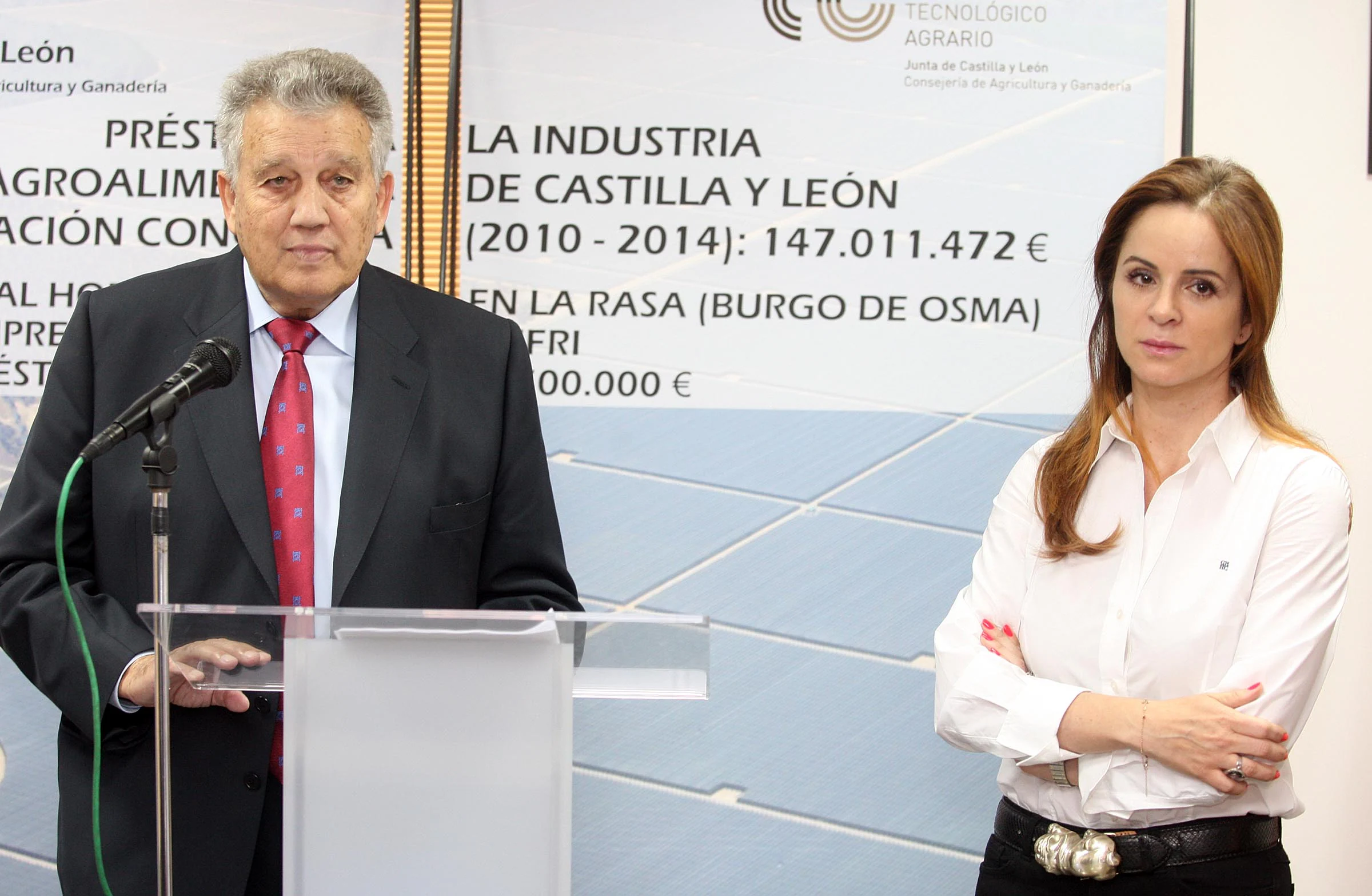 Silvia Clemente visita la instalaciones de Nufri acompañada de el presidente de la compañí­a Francisco Arguilés.