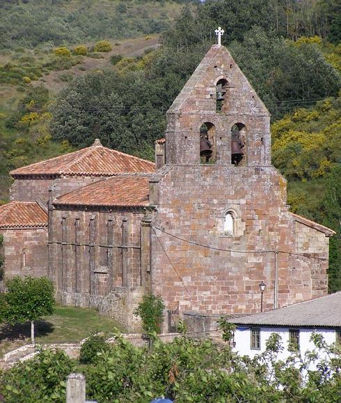 Iglesia de San Cebrián de Mudá, localidad en la que finaliza una de las rutas. 