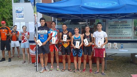 Algunos de los participantes en el Campeonato de Acuatlón. 