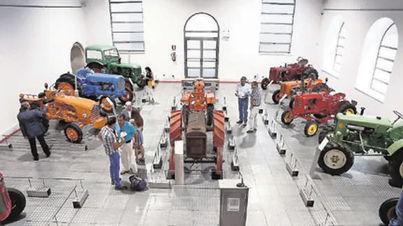 Tractores que se pueden visitar en el Museo del Automóvil de Salamanca. 