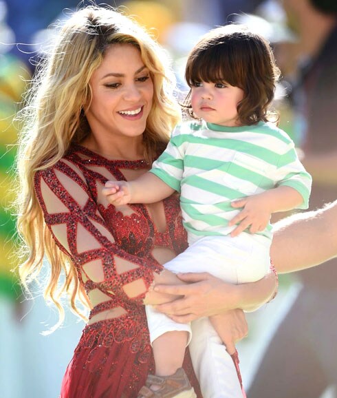 Shakira con Milan en brazos
