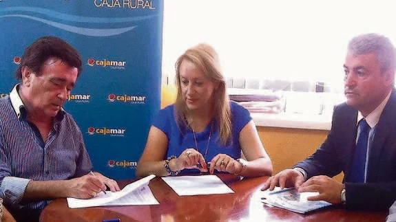Jesús García y Carmen María Giménez firman el convenio 