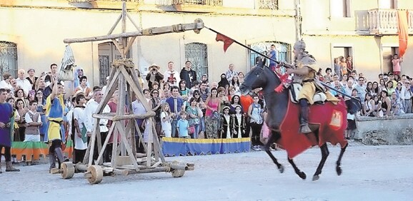 Las calles y plazas de Hinojosa de Duero volverán el próximo 2 de agosto a la época feudal, como ocurriera en 2013. 