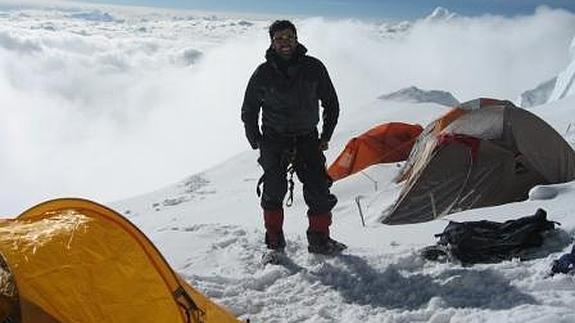 El alpinista leonés Miguel Ángel Pérez, en la montaña Cho Oyu en 2007. 