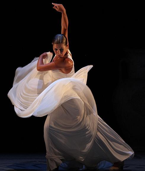 Sara Baras pone en escena 'Medusa, la guardiana', en el inicio del festival internacional.