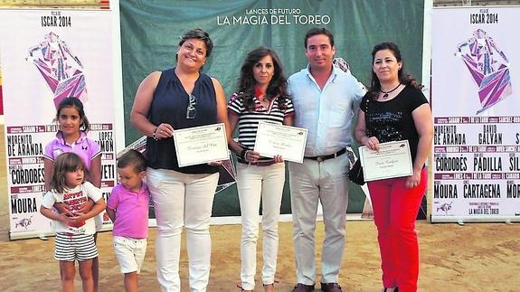 Titulares de los establecimientos ganadores con José María Garzón