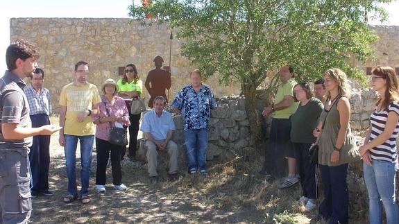 Participantes en la visita al yacimiento. 