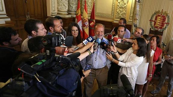 El alcalde, el 22 de agosto, durante su comparecencia para pedir perdón por sus palabras del día anterior.