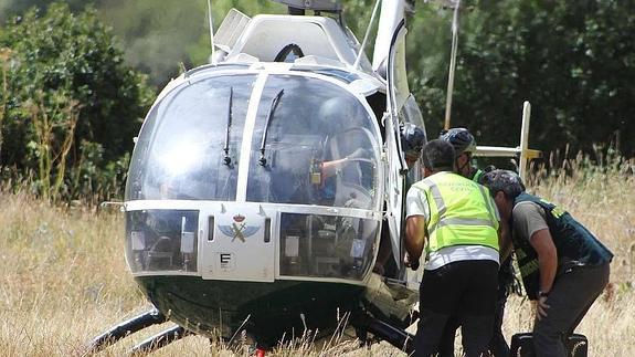 Imagen de un helicóptero de la Guardia Civil durante el operativo de rescate en Maraña.