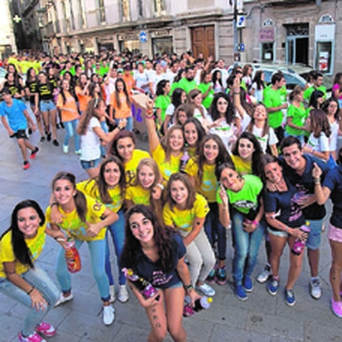 Las diferentes peñas de la ciudad de Béjar celebraron ayer el inicio de sus fiestas patronales en honor a la Virgen del Castañar que se alargarán hasta el próximo días 9 con multitud de actividades para el disfrute de todos los bejaranos y visitantes.