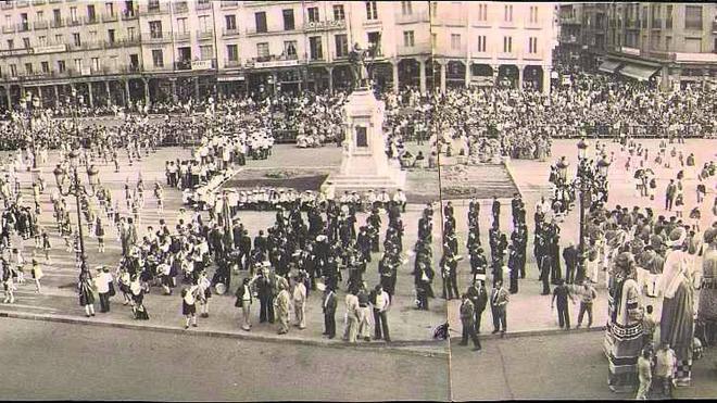 La Plaza Mayor  en la apertura de las fiestas de 1975. 