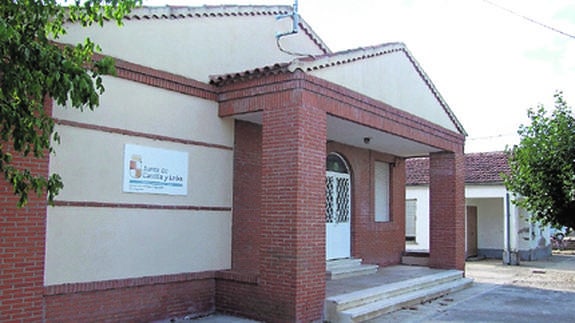 El colegio de Villaflores no abrirá hoy sus puertas y su patio permanecerá en silencio este curso.