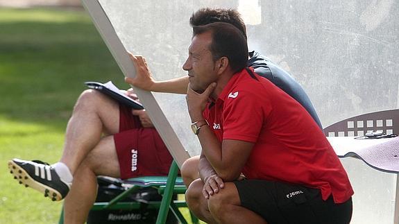 Santi Sedano, en el banquillo el pasado domingo. 