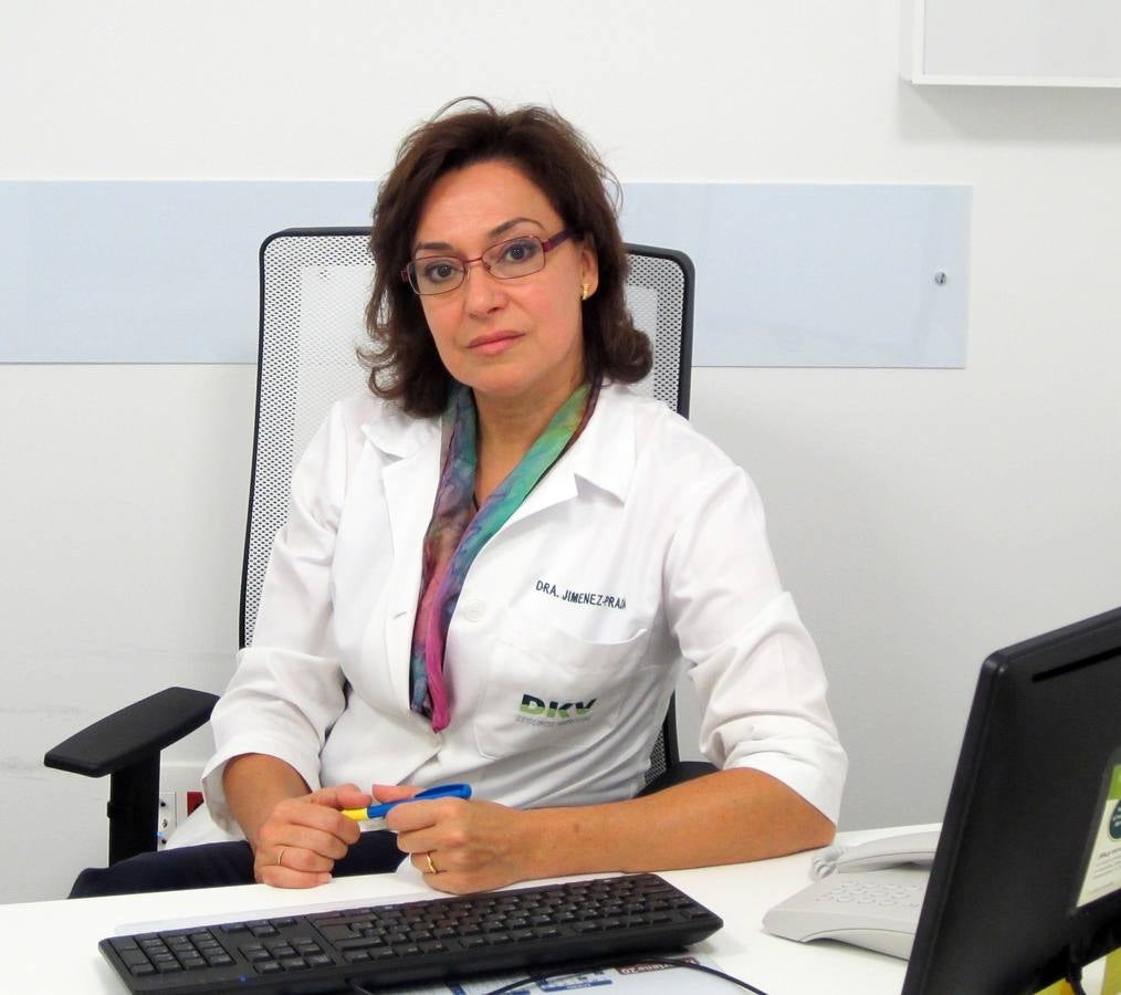 La doctora Marta Jiménez-Prada en su conculta del Espacio de Salud DKV