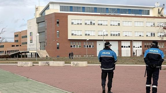 Detenido por echar lejía y detergentes en las bebidas de sus compañeras de piso en Valladolid