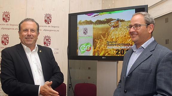 El diputado de Promoción Económica, Rafael Casado y David Moreno, de Segovia Experience. 
