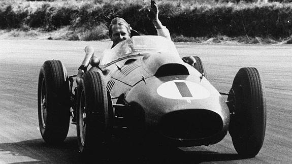 Días felices. El 19 de julio de 1958 Peter Collins acaba de ganar el GP de Gran Bretaña.