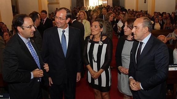 El alcalde de Palencia, Alfonso Polanco; el médico y pregonero Felipe Calvo, la consejera de Familia, Milagros Marcos; la alcaldesa de Villarramiel, Nuria Simón y el presidente de la diputación, Jose María Hernández, en la celebración del acto institucional del Día de la Provincia de Palencia