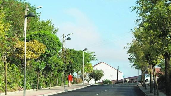 El alumbrado nuevo ya luce en las calles.