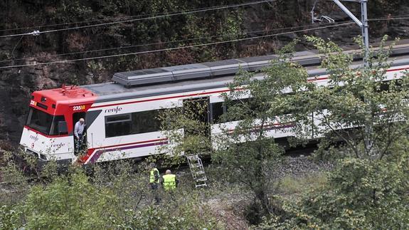 Tren detenido junto al lugar del suceso. 