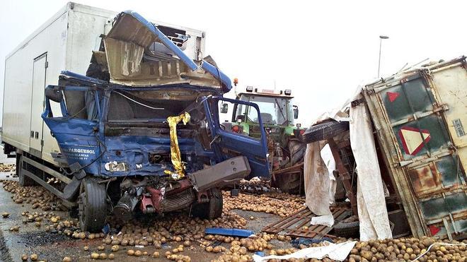 Imagen del camión accidentado. 