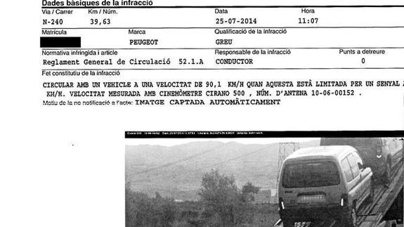 Imagen de la multa que le llegó al propietario del vehículo que trasladaba la grúa.