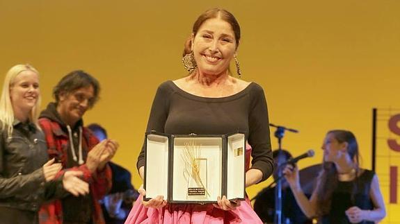 Verónica Forqué, muy feliz con su Espiga de Oro de Honor.