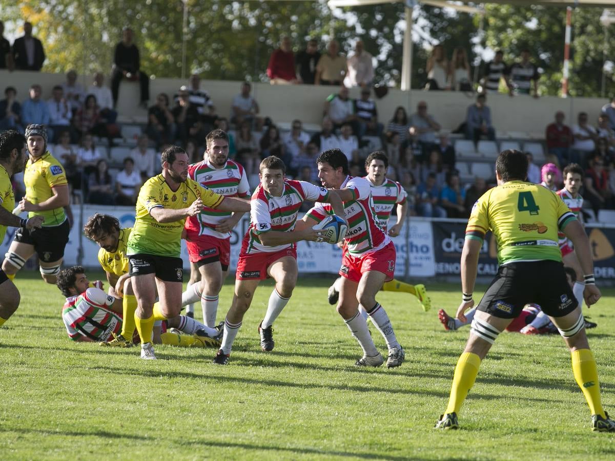 Marcial Castro intenta frenar al apertura de Hernani.