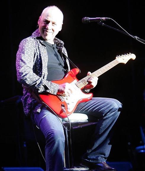 Mark Knopfler durante el concierto de la quinta edicion del Festival de Músicos en la Naturaleza celebrado en la localidad abulense de Hoyos del Espino, en la sierra de Gredos. 