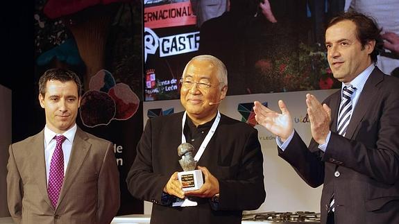 El cocinero japonés Yukio Hattori se comprometió a divulgar las setas de Soria por el mundo