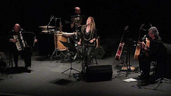 Los músicos, durante la actuación en el Juan Bravo.