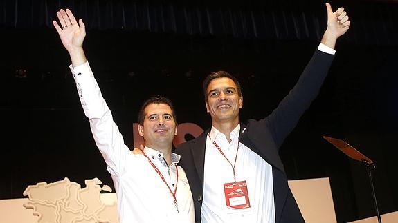 Tudanca y Sánchez, en el congreso extraordinario de Castilla y León.