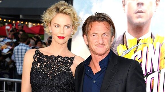 Charlize Theron y Sean Penn 