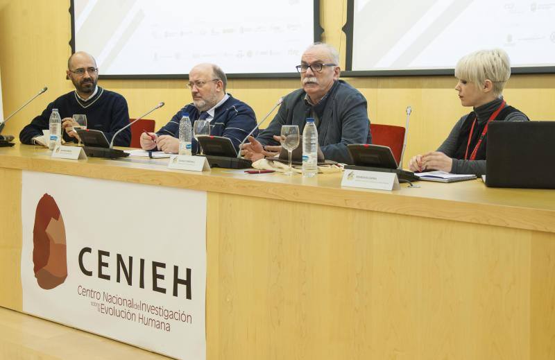 Óscar Esquivias, Antonio Mencía, Eudald Carbonell y Remedios Zafra, en la jornada. R. Ordóñez