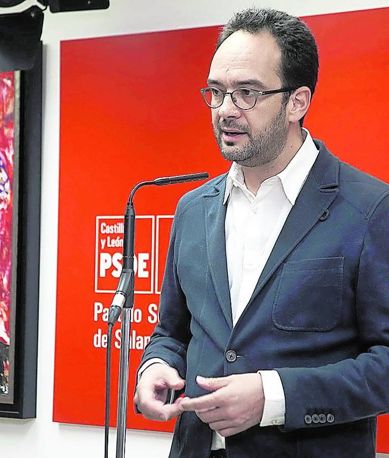 Hernando, durante su encuentro con simpatizantes del PSOE. 