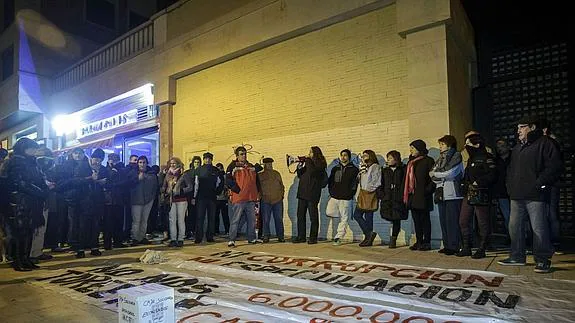 Un instante de la asamblea en al que se acordó continuar con las movilizaciones.