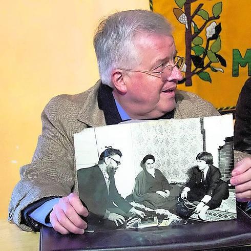 Christian Malard con la imagen que minutos después enterró. 