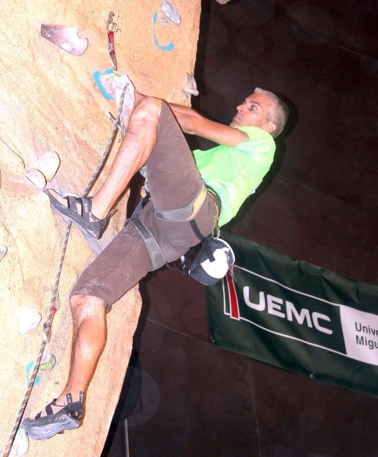 La UEMC organizará cursos de escalada en el rocódromo del parque de las Norias. 