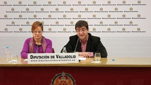 Los diputados María Jesús Lobo y Juan José Zancada.