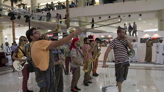 El Puntillo Canalla, en plena actuación en Al-Ain, en 2013.