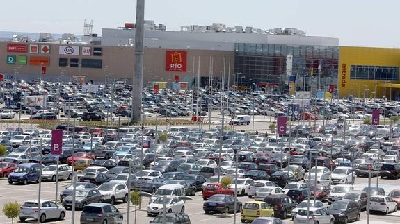 Aparcamiento del centro comercial. 