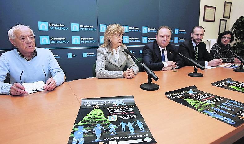 La alcaldesa, María José de la Fuente (centro), con representantes de las entidades organizadoras, ayer, en la presentación.