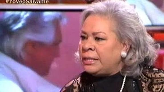 Carmen Gahona se sienta en el Deluxe para atacar a Raquel Bollo