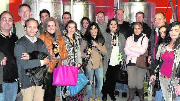 Visita de los alumnos de Red Talento Empleo de Viana de Cega a la fábrica de cerveza artesanal de Portillo.