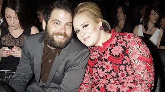 Adele y su novio Simon Konecki