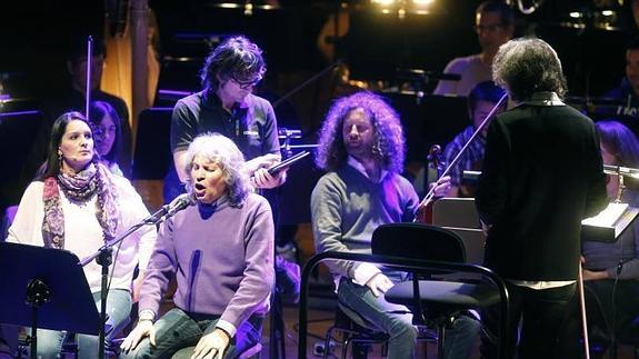 José Mercé, en el ensayo con la OSCyL. 