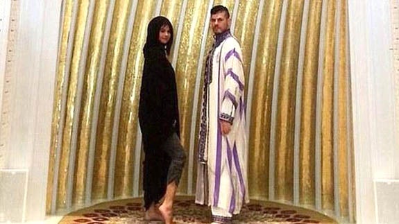 Selena Gómez en la mezquita de Abu Dabhi
