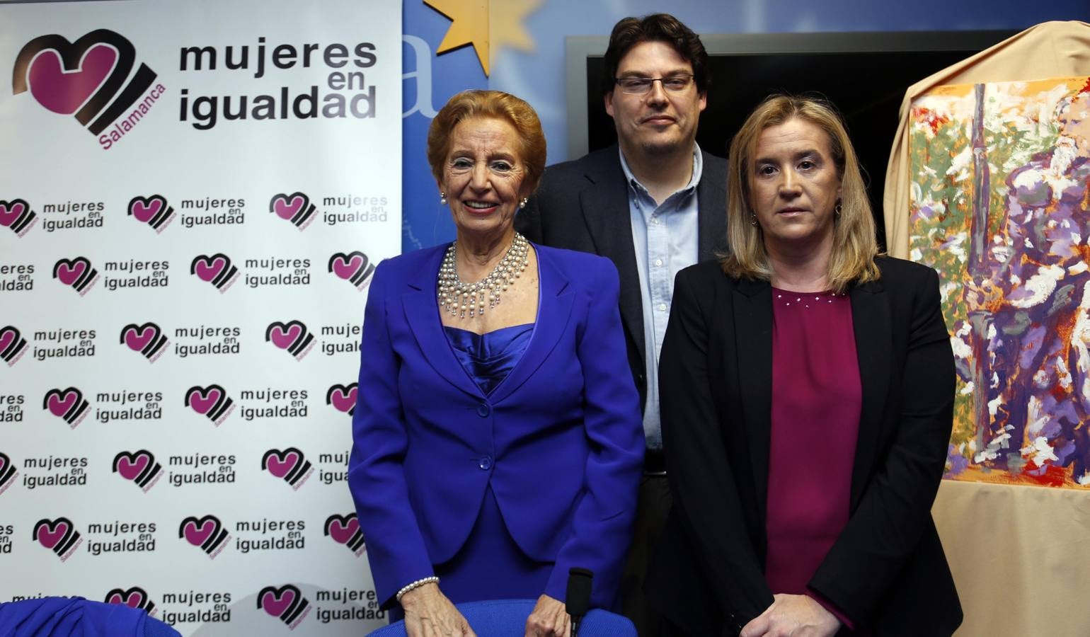 Pilar Fernández Labrador, junto a Inmaculada Guadalupe y el ganador de la edición anterior, Boris Rozas.