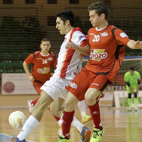 Javi Antona, durante el partido ante el filial de ElPozo. 