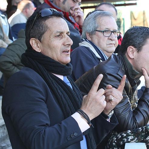 El entrenador de La Granja, Enrique Casas. 